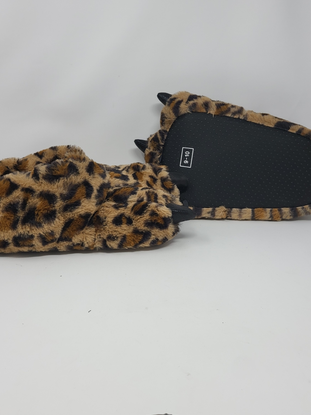 Feetmoji Leopard Slippers - Picture 4 of 6